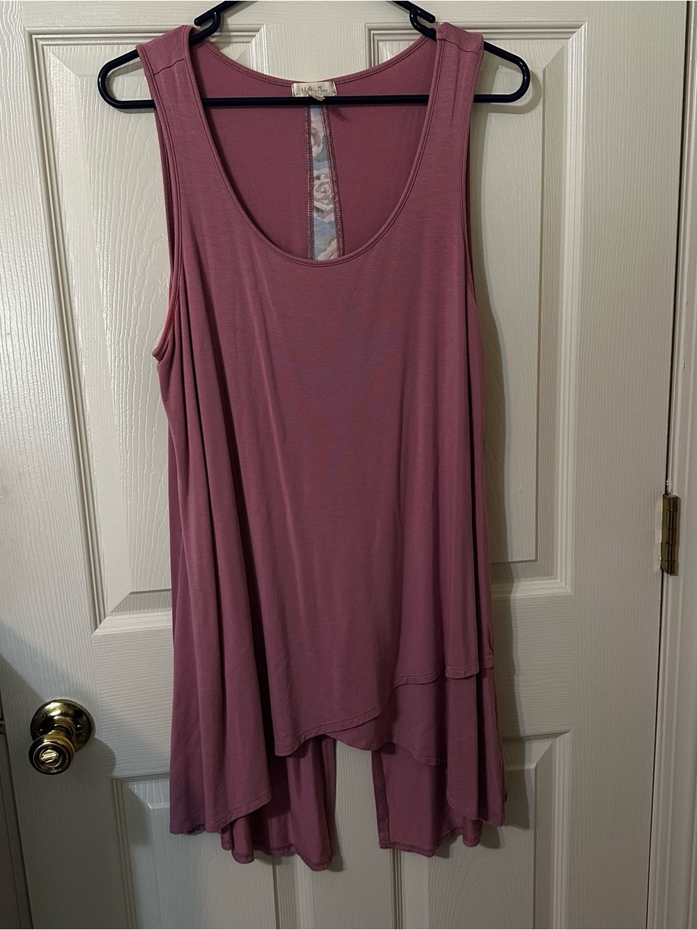 Women’s Sleeveless Flowy Tank Top
